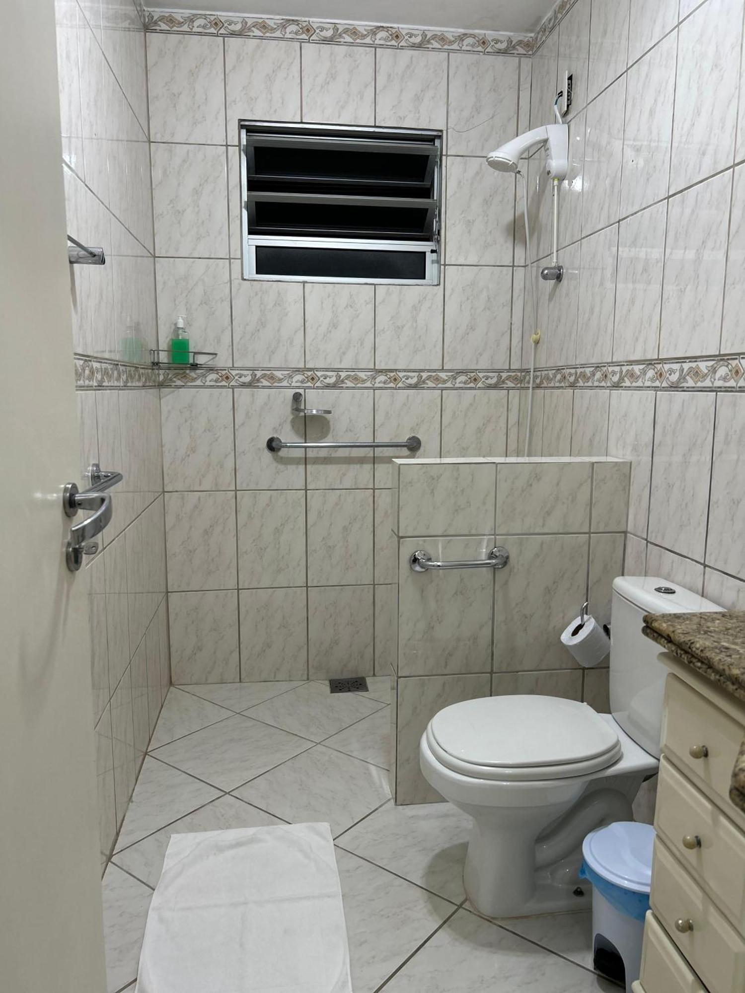 Casa Espacosa Com Piscina, Churrasqueira E Area Em Sambaqui Ao Lado Da - Floripa *